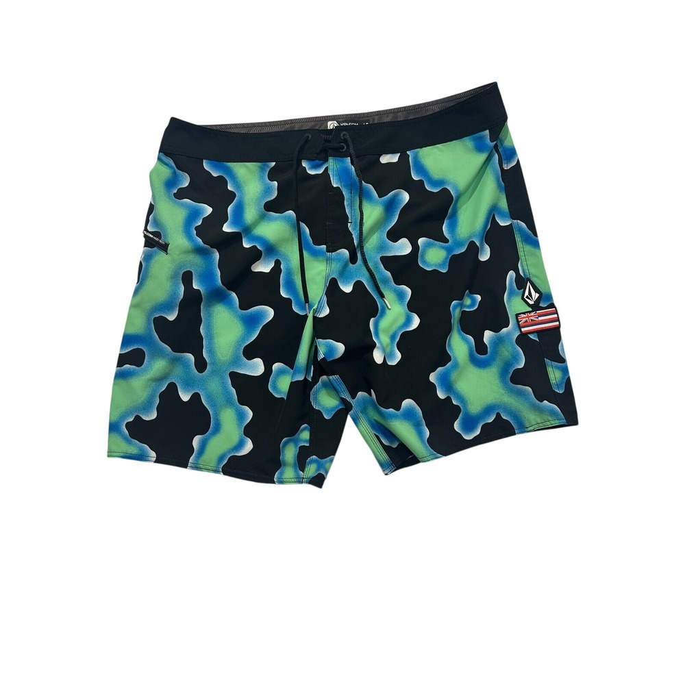 Volcom Mod-Tech Board Shorts Camo Print Swim Trunks Hawaiian Flag Size 42 (547)